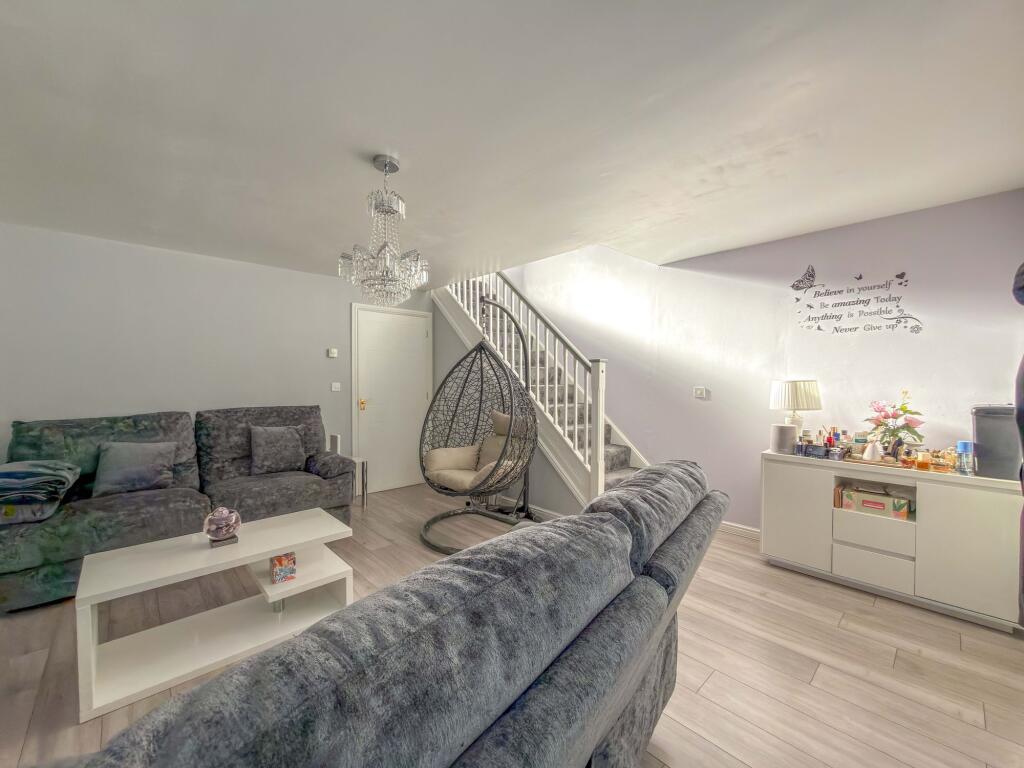 House in Nuneaton and Bedworth, Warwickshire - View 4