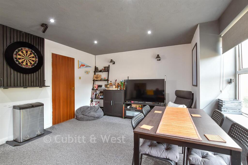 Apartment in Worthing, West Sussex - View 5