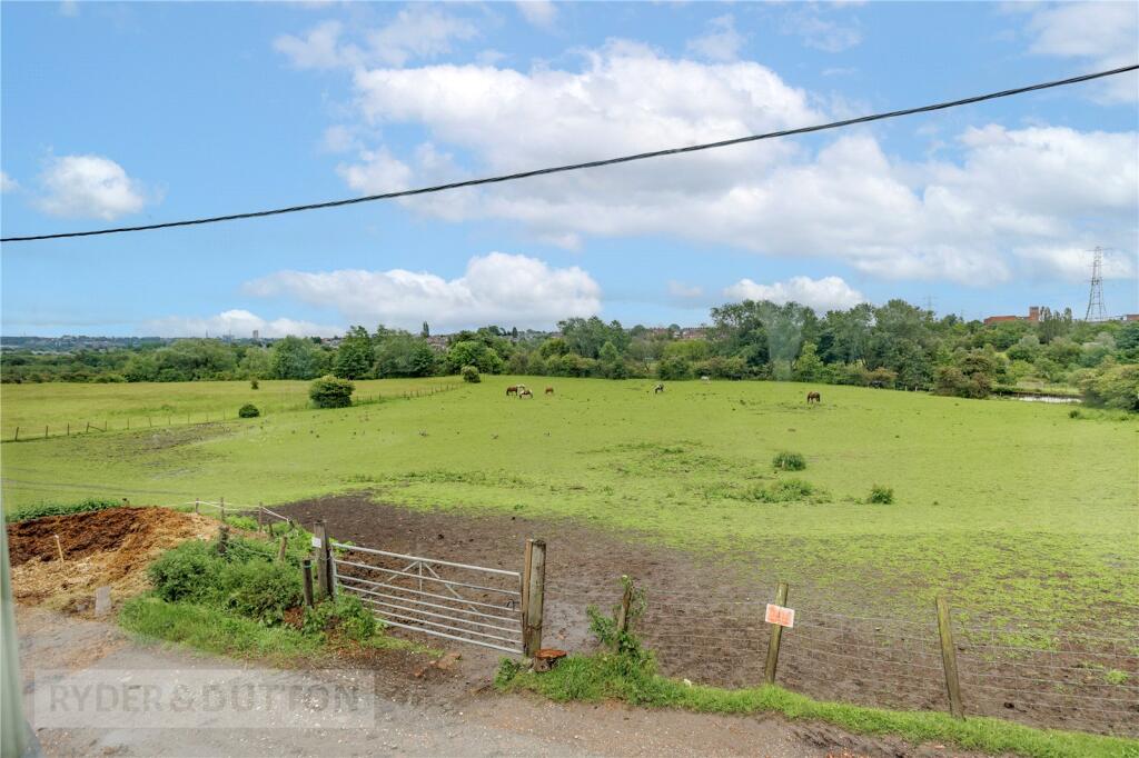 House in Oldham, Chadderton Fold - View 3