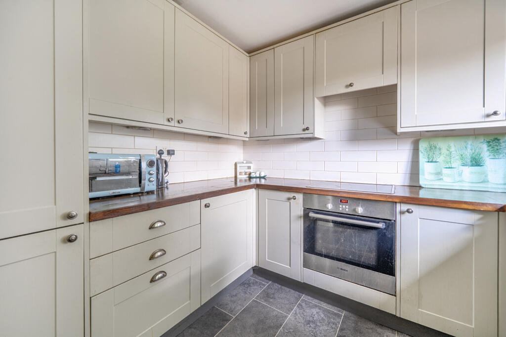 House in Surrey Heath, Lightwater, Windlesham - View 5