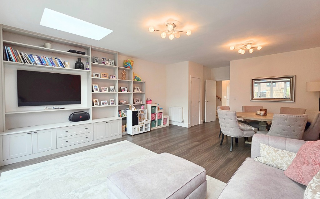 Hawthorn Drive, Crowthorne, Berkshire, RG45 photo 4