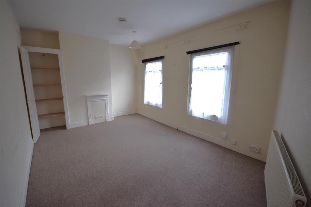 House in Northampton, West Northamptonshire - View 5