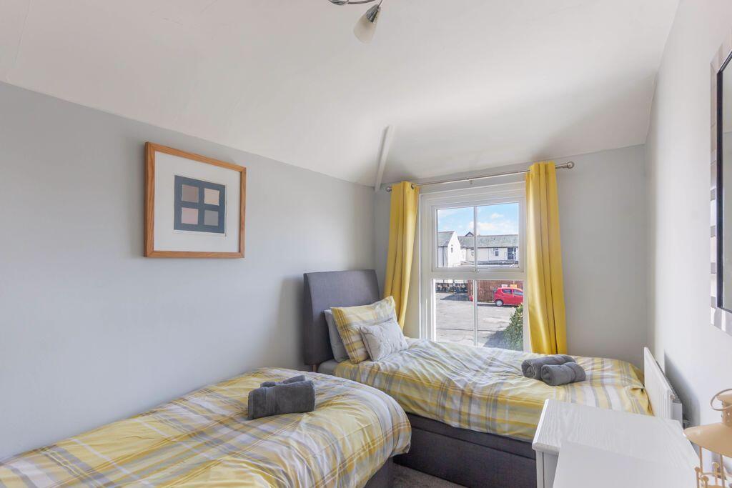 House in Seahouses, North Sunderland - More