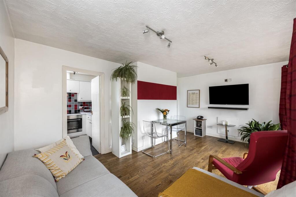 Apartment in Brighton - More