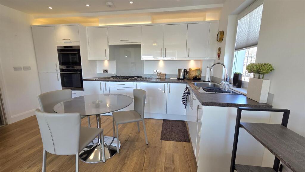 Apartment in Brighton - View 4