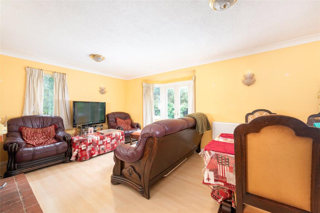 Octavian Drive, Bancroft, Milton Keynes, Buckinghamshire, MK13 photo 2