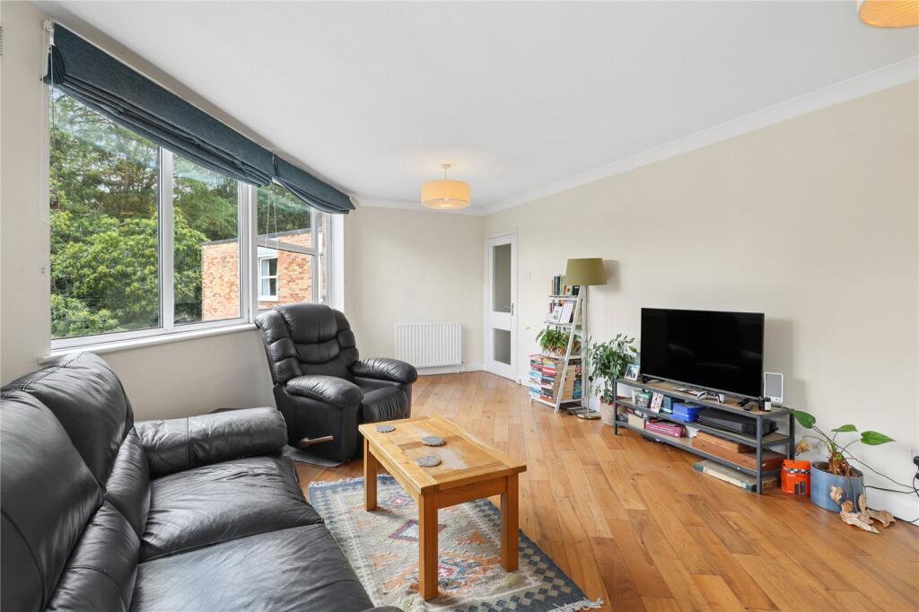 Apartment in Weybridge - View 4