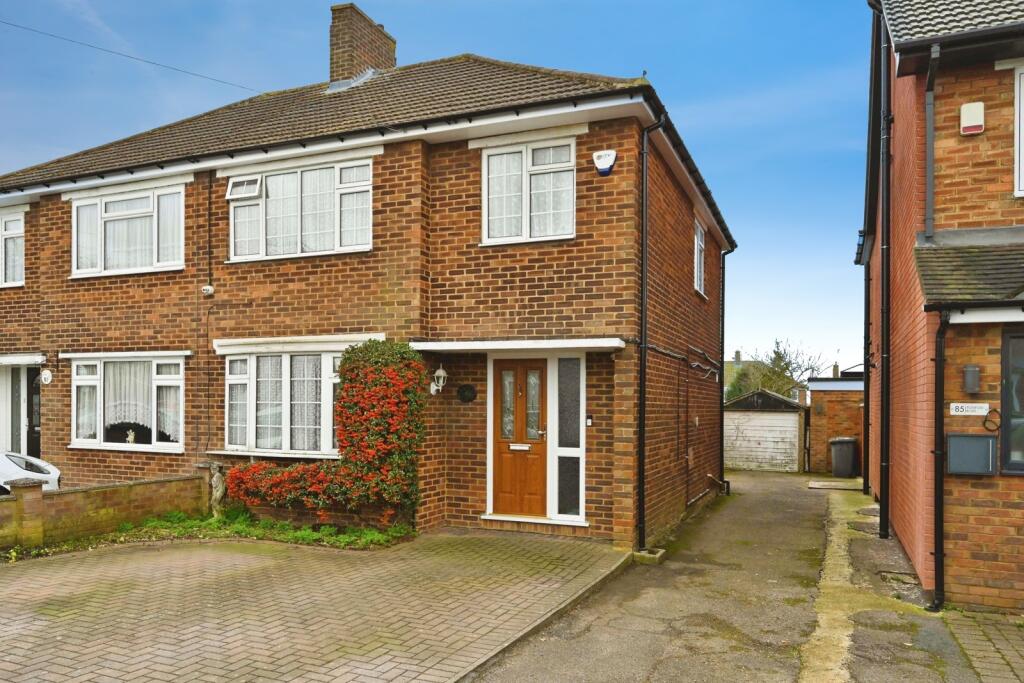 Main image of property: Rossfold Road, LUTON, Bedfordshire, LU3