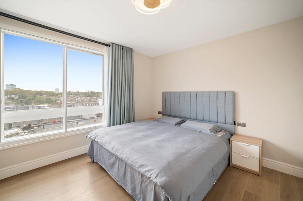 Apartment in London - View 5