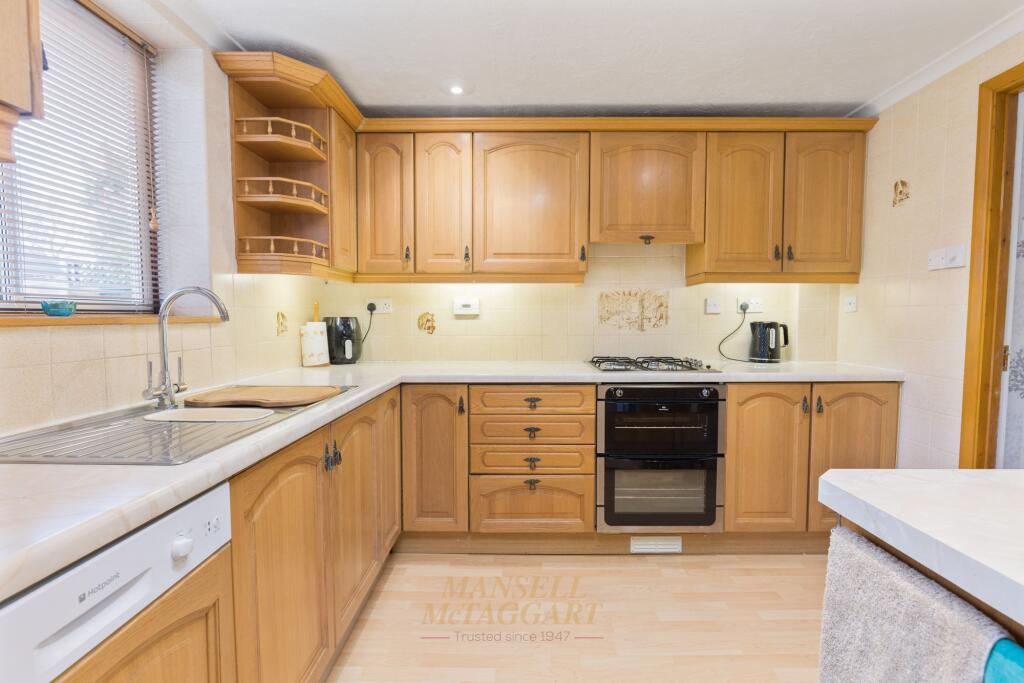 Akehurst Close, Copthorne, RH10 photo 3