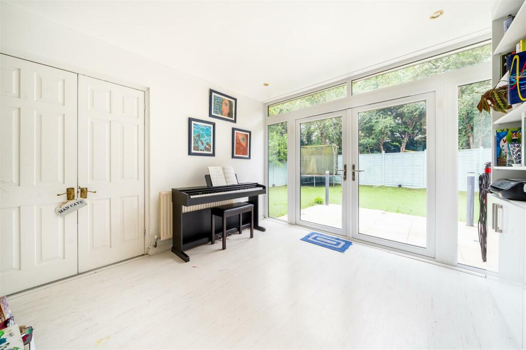Lees Close, Altwood Area, Maidenhead, SL6 photo 4
