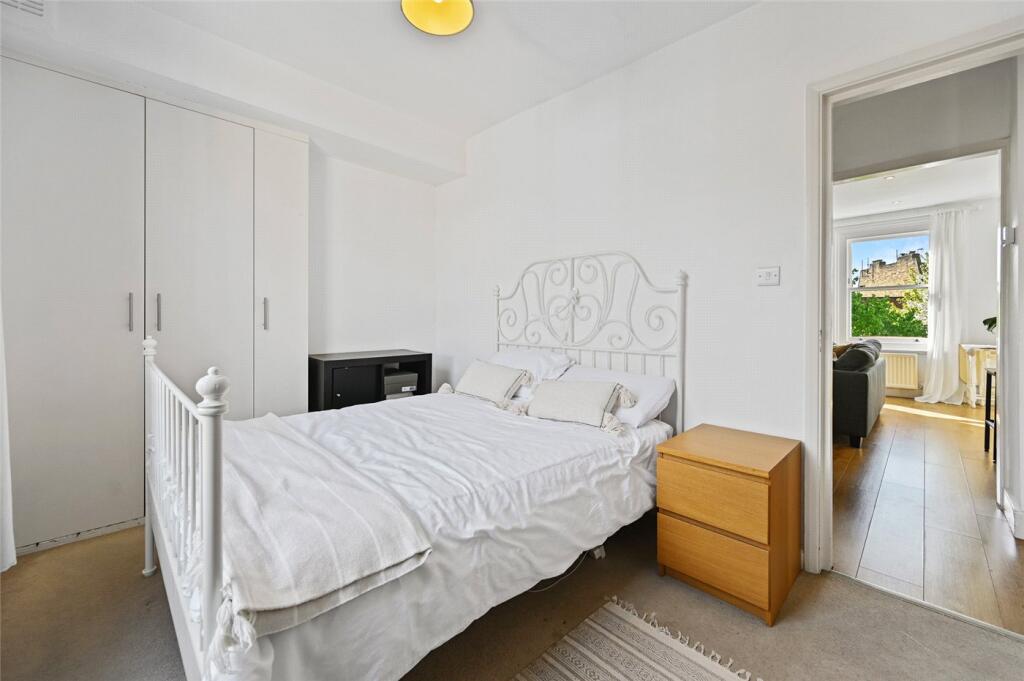 Apartment in London - More