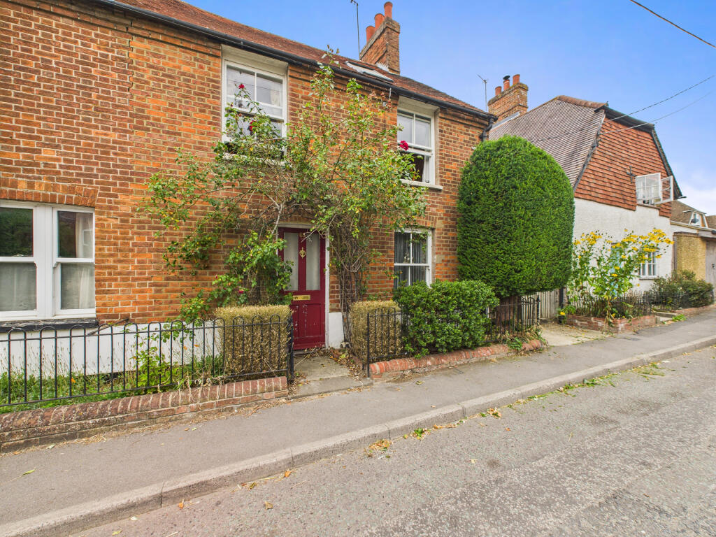 3-bed semi-detached on Station Road, Chinnor, Oxfordshire, £375,000