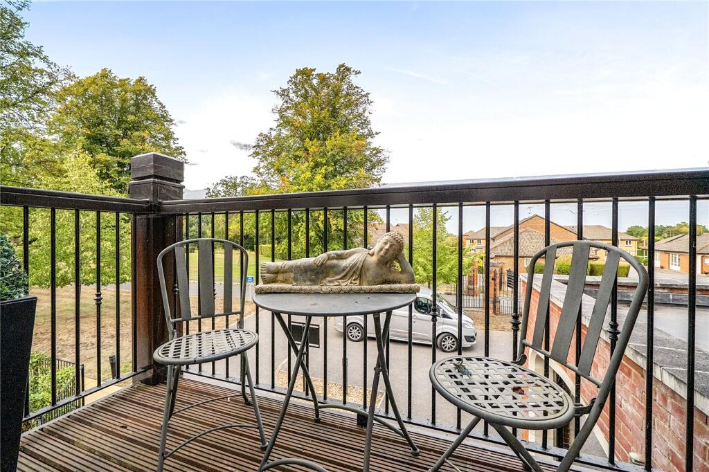Apartment in Wokingham, Emmbrook - More