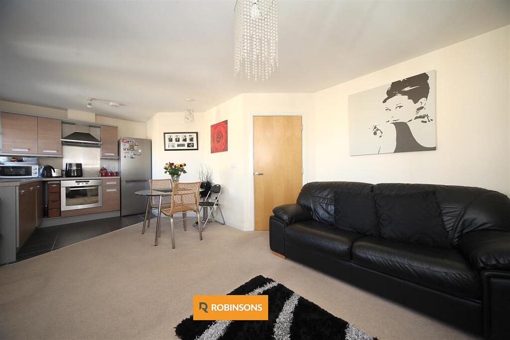 Apartment in Dunstable, Central Bedfordshire - View 5