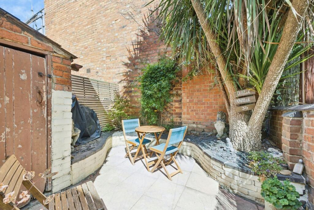 House in Northampton, West Northamptonshire - View 2