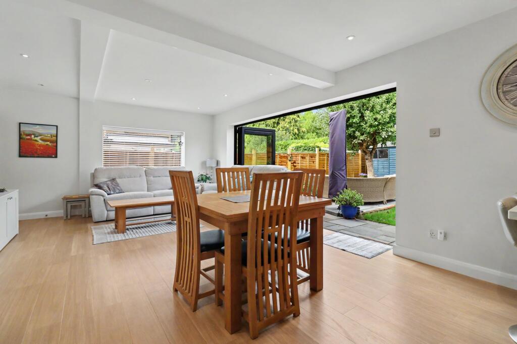 Cavendish Drive, Claygate, KT10 - View 3