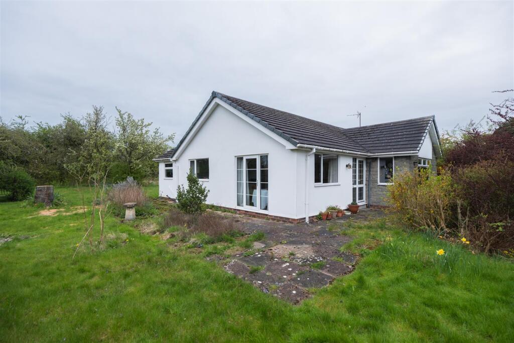 3-bed detached on Huxley Lane, Tiverton, £550,000