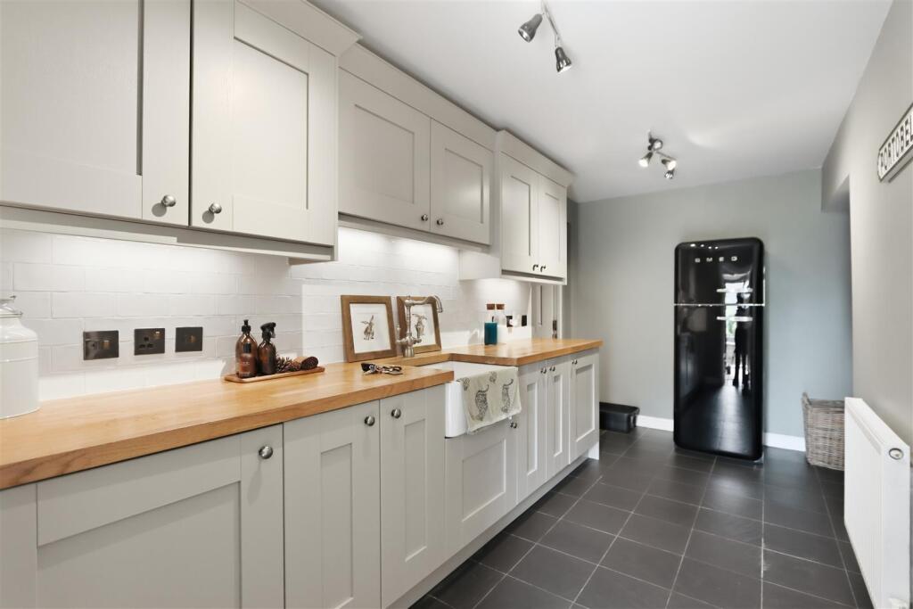 House in North East Derbyshire, Rattle, Ashover - More