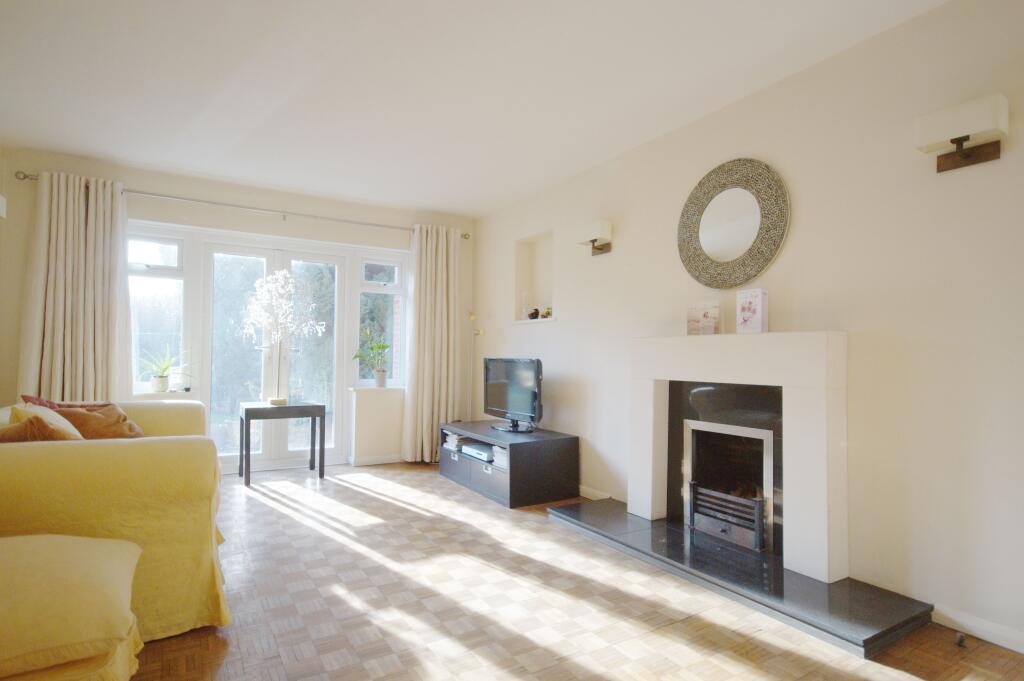 House in Kingston upon Thames - More