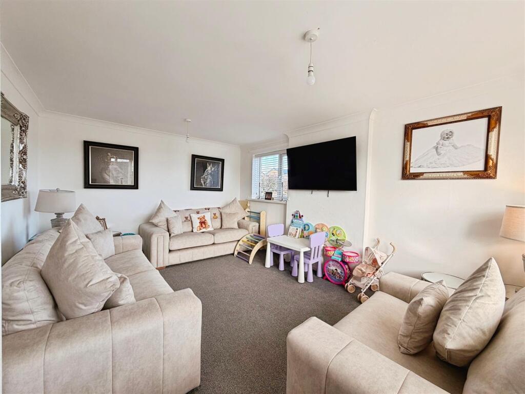 Larwood Avenue, Worksop photo 2