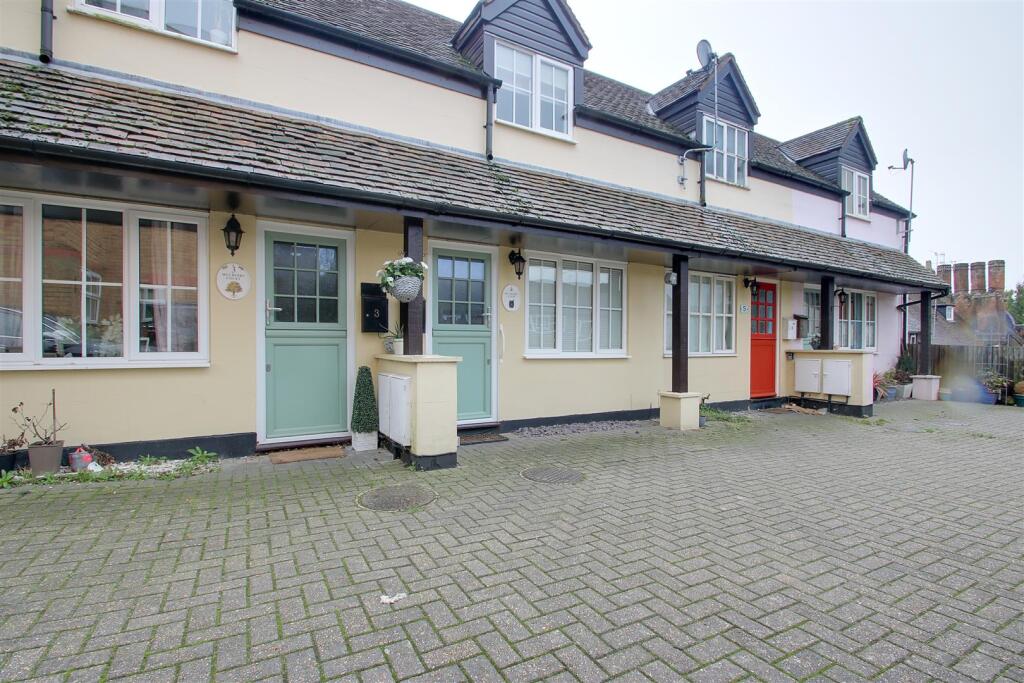 2-bed house on Mulberry Court, Old Town, £290,000