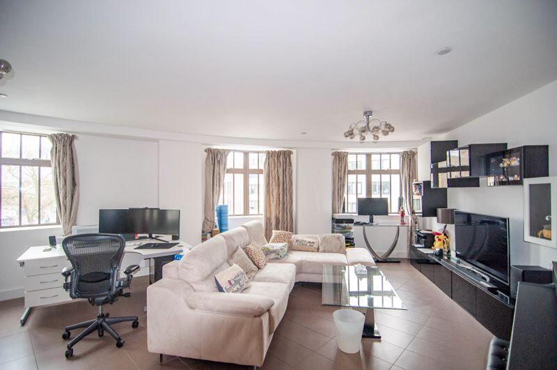 Apartment in Bristol - View 3