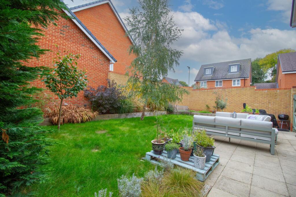 Nugent Close, Church Crookham, GU52 photo 4