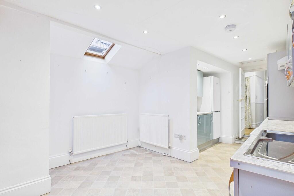Flat 1 Ellesmere House, Park Road, Grange-over-Sands, Cumbria, LA11 7HQ photo 4