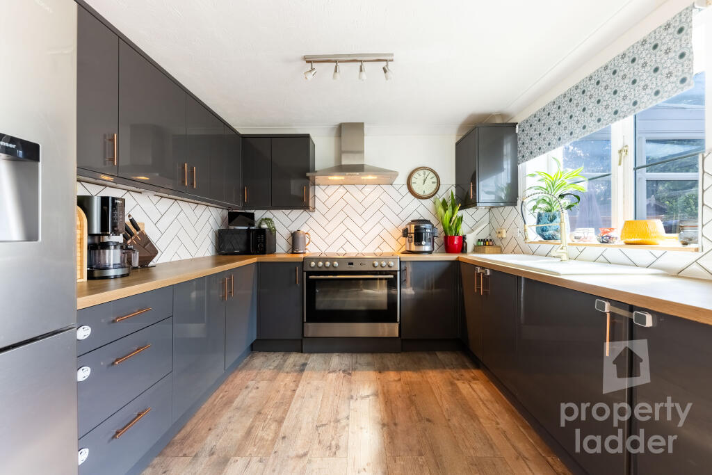 House in Broadland, Hainford - More