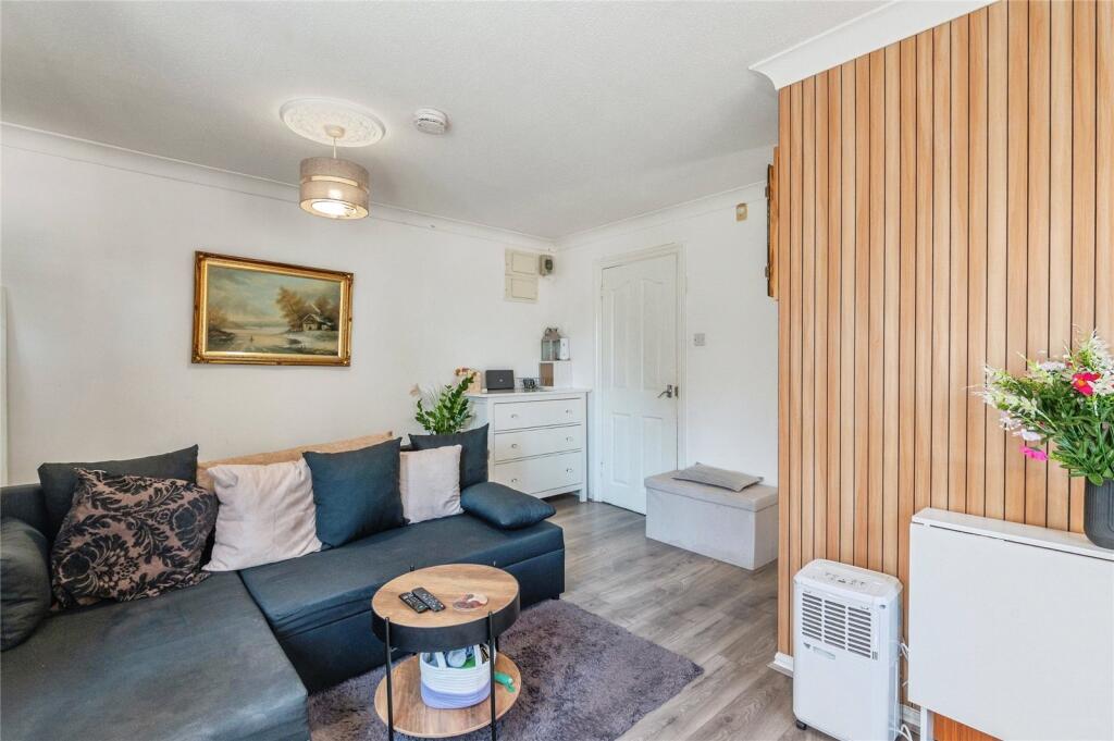 Apartment in Thurrock, Essex - View 5