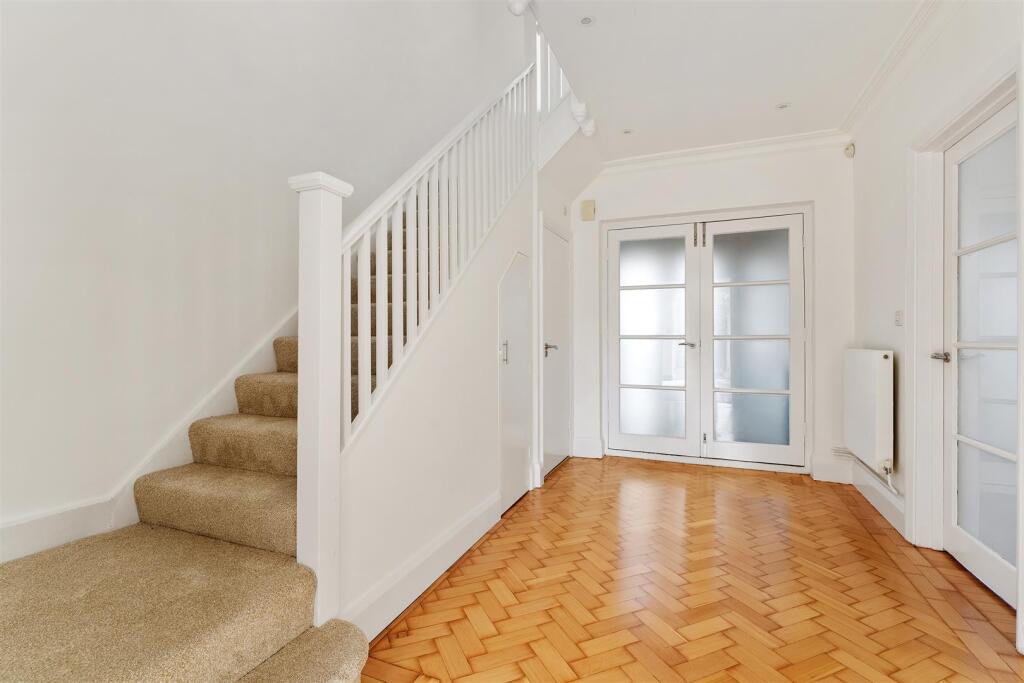 House in London - View 2