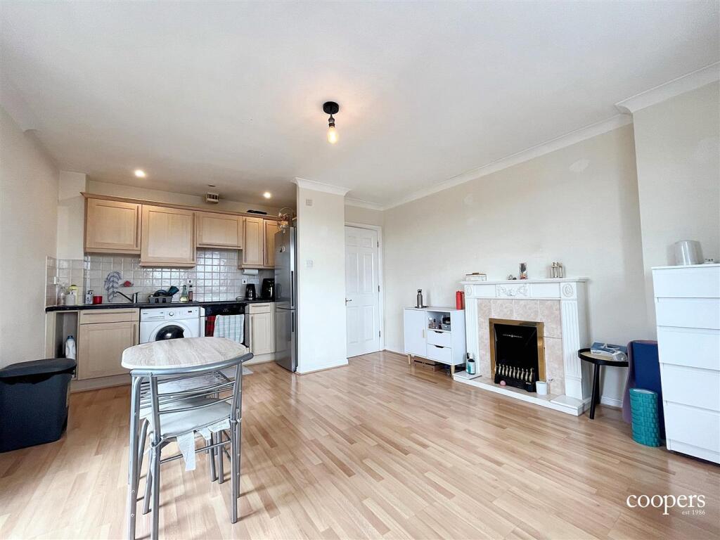 Kings Lodge, Pembroke Road, Ruislip, HA4 photo 2