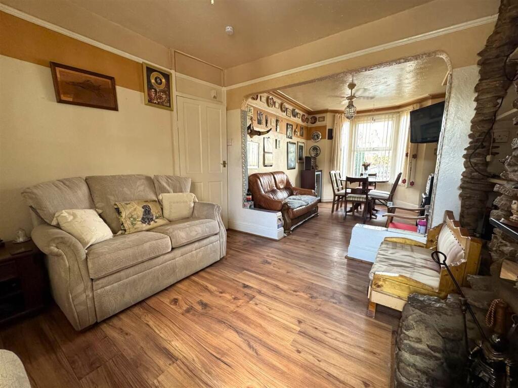 House in Swindon, Kingshill, South Swindon - More