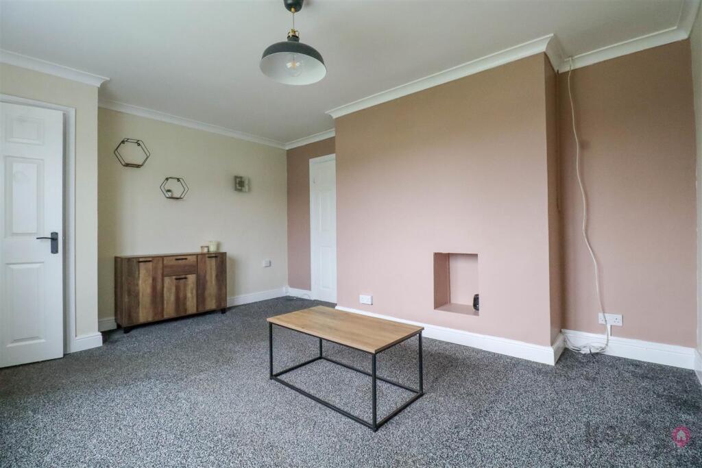 House in Chesterfield, Derbyshire - View 3