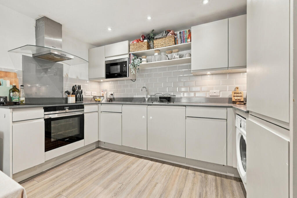 Apartment in Southend-on-Sea, Essex - View 5