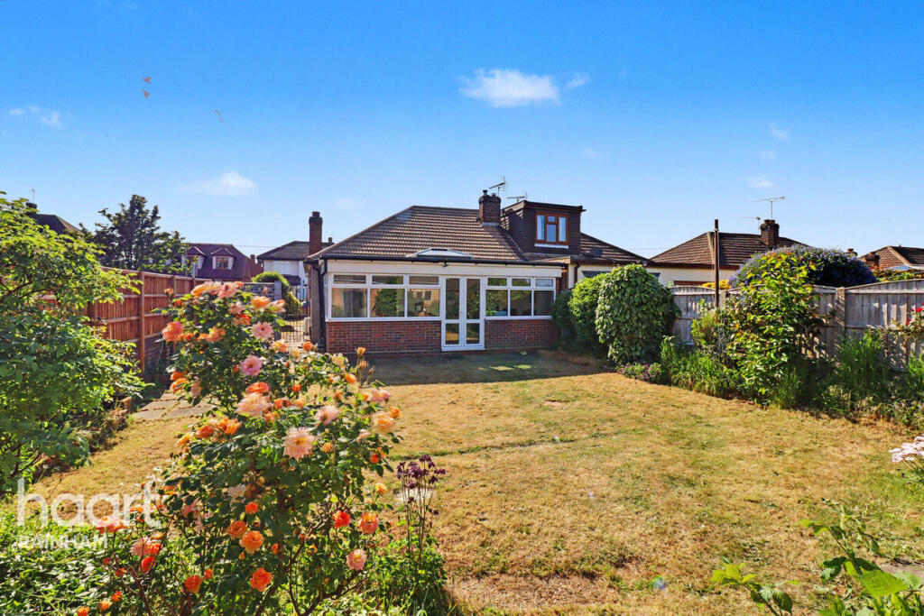 Lake Avenue, Rainham photo 4