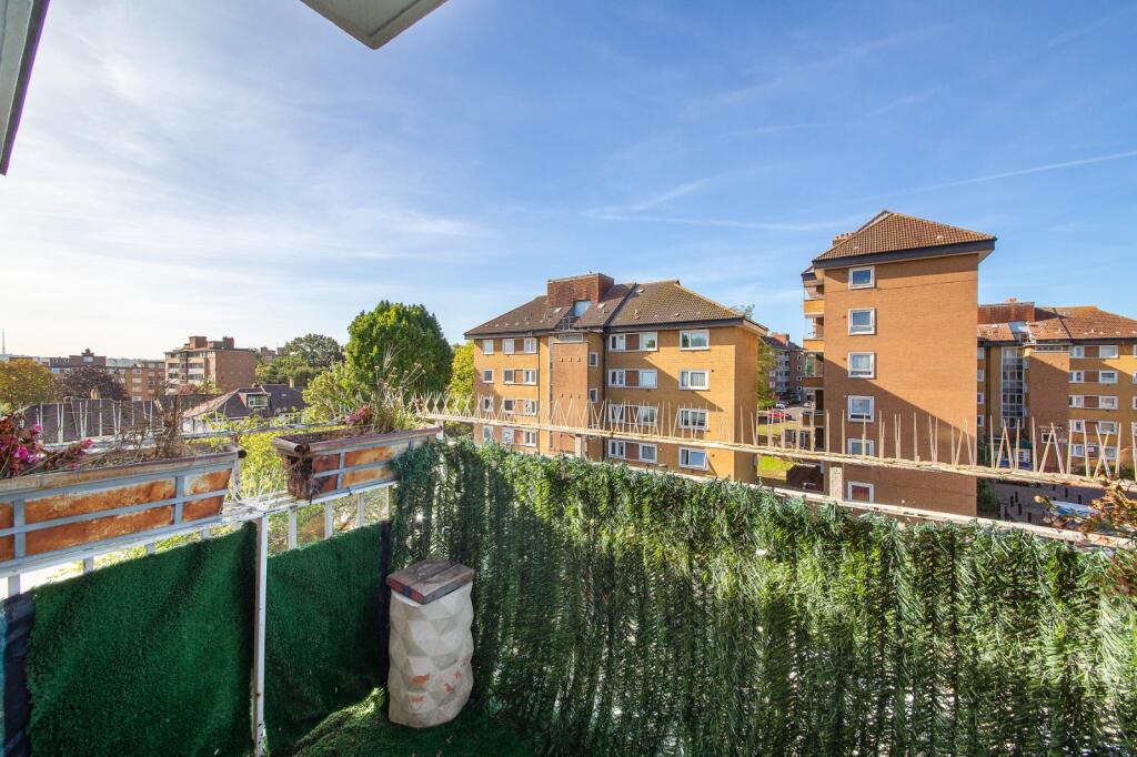 Apartment in London - View 5