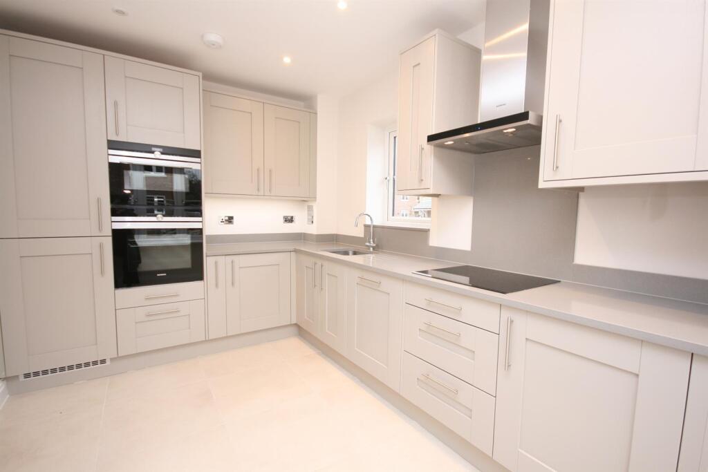 Oaks Lane, Great Bookham, KT23 - View 2