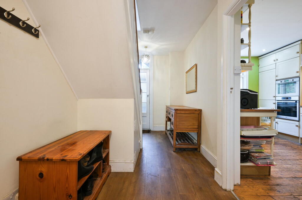 House in Tandridge, Hurst Green, Oxted - View 4