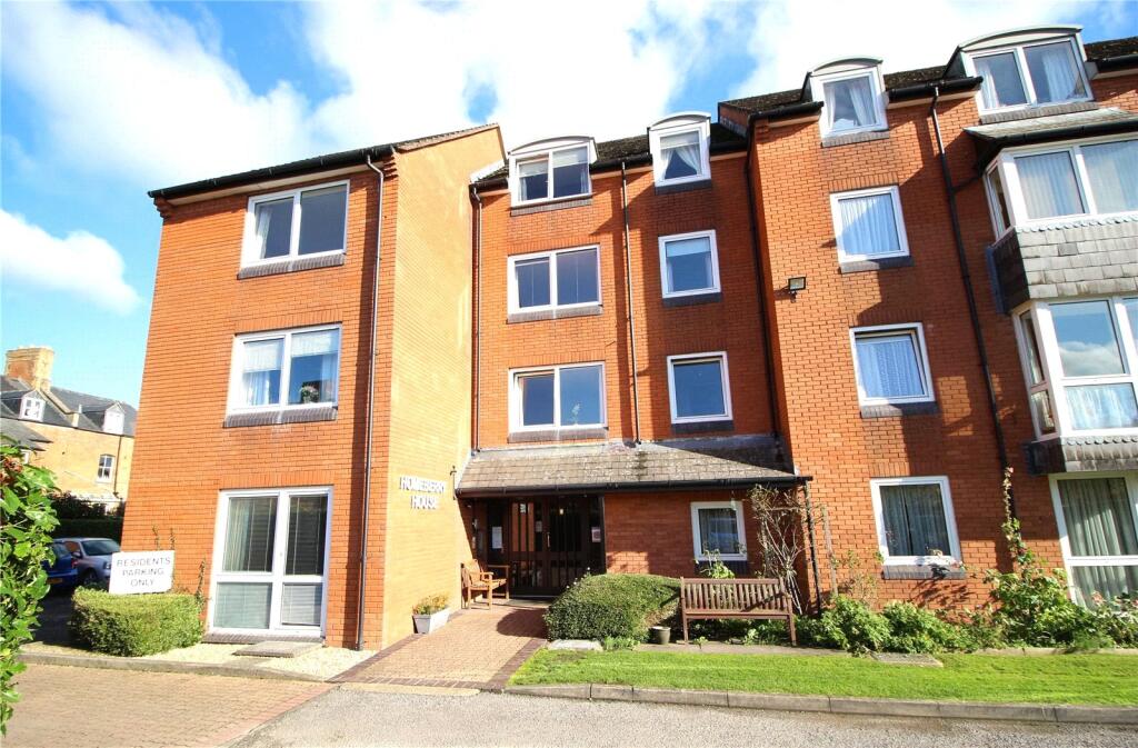 Main image of property: Homeberry House, 13 Ashcroft Gardens, Cirencester, GL7