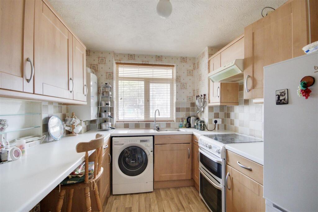 Apartment in Worthing, Broadwater - View 5