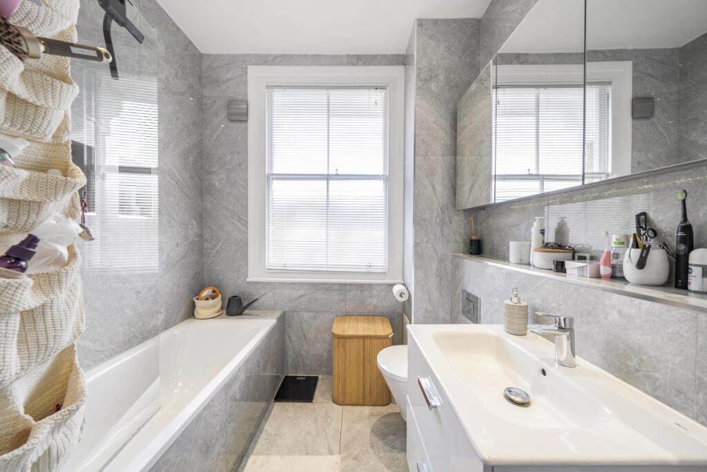 Apartment in London - View 3