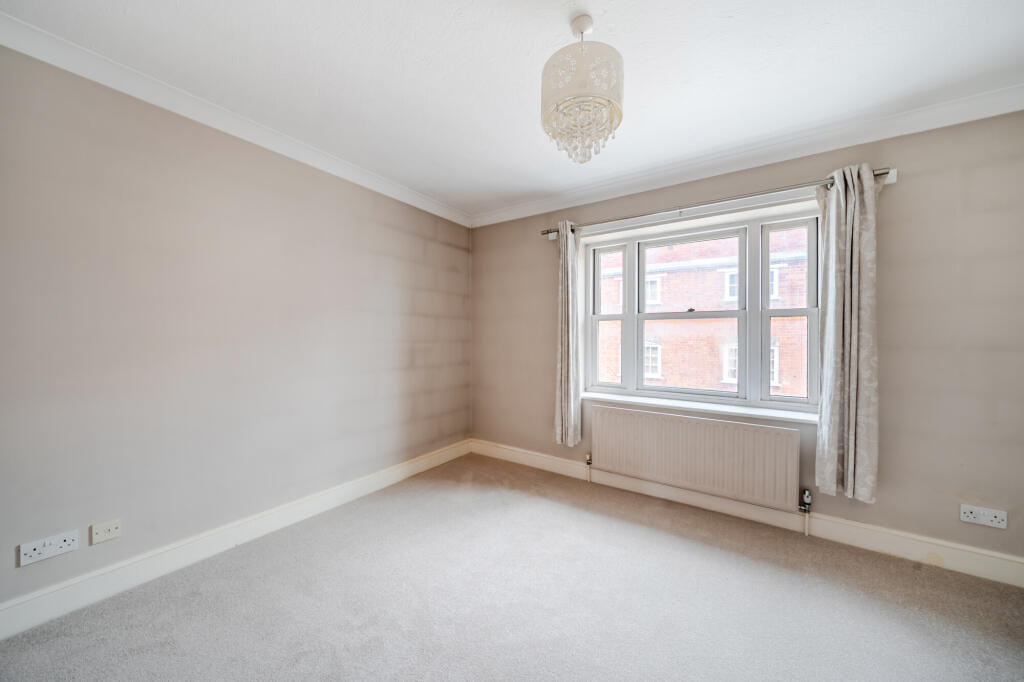 House in Waverley, Farnham - View 5