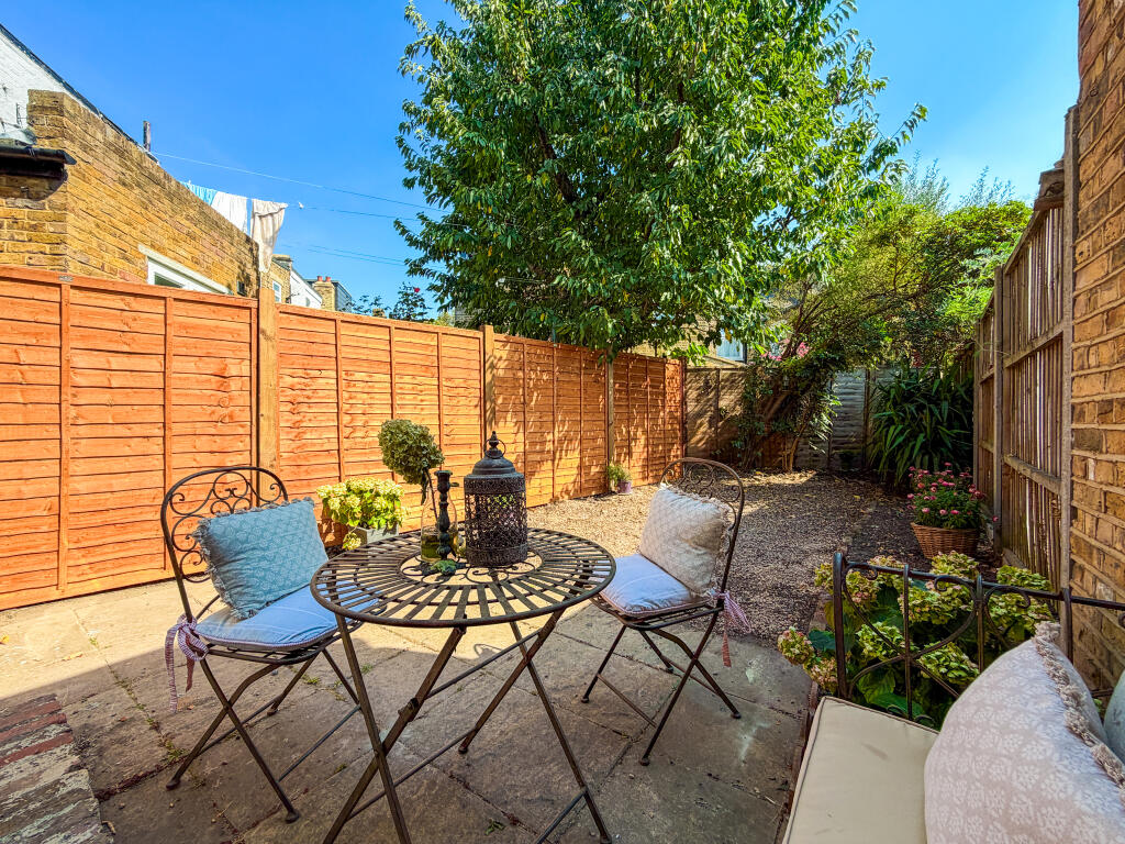 Apartment in London - More