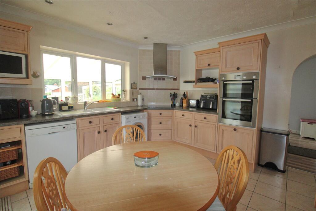 House in West Ashton - More