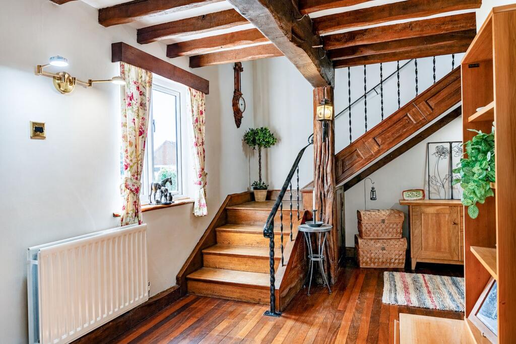 Grade II Listed Elegance with Annexe & South-Facing Gardens - View 6