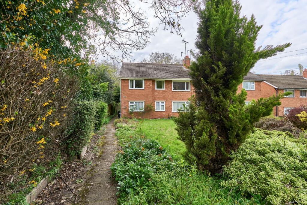 Main image of property: 32 Marion Way, Hall Green, Birmingham, B28 0BL