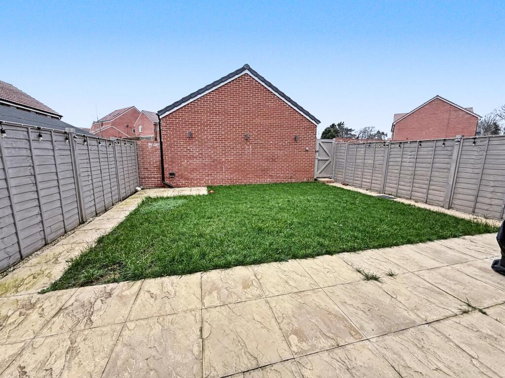 Brickworth Place, Coate, Swindon, SN3 photo 4
