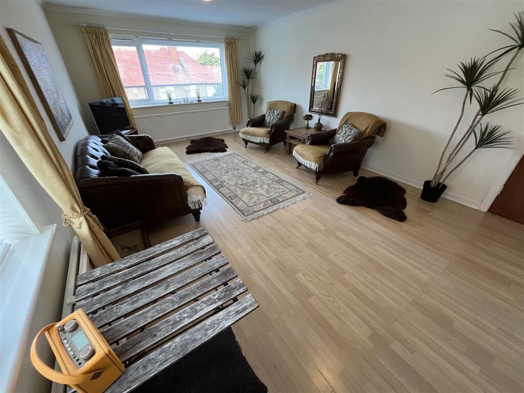 3 Woodland Park, Colwyn Bay photo 2